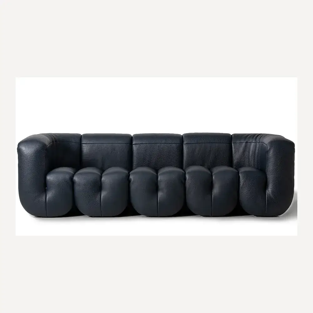 Dunkelblaues Ledersofa von Desede Switzerland mit einzigartiger mäanderartiger Form.