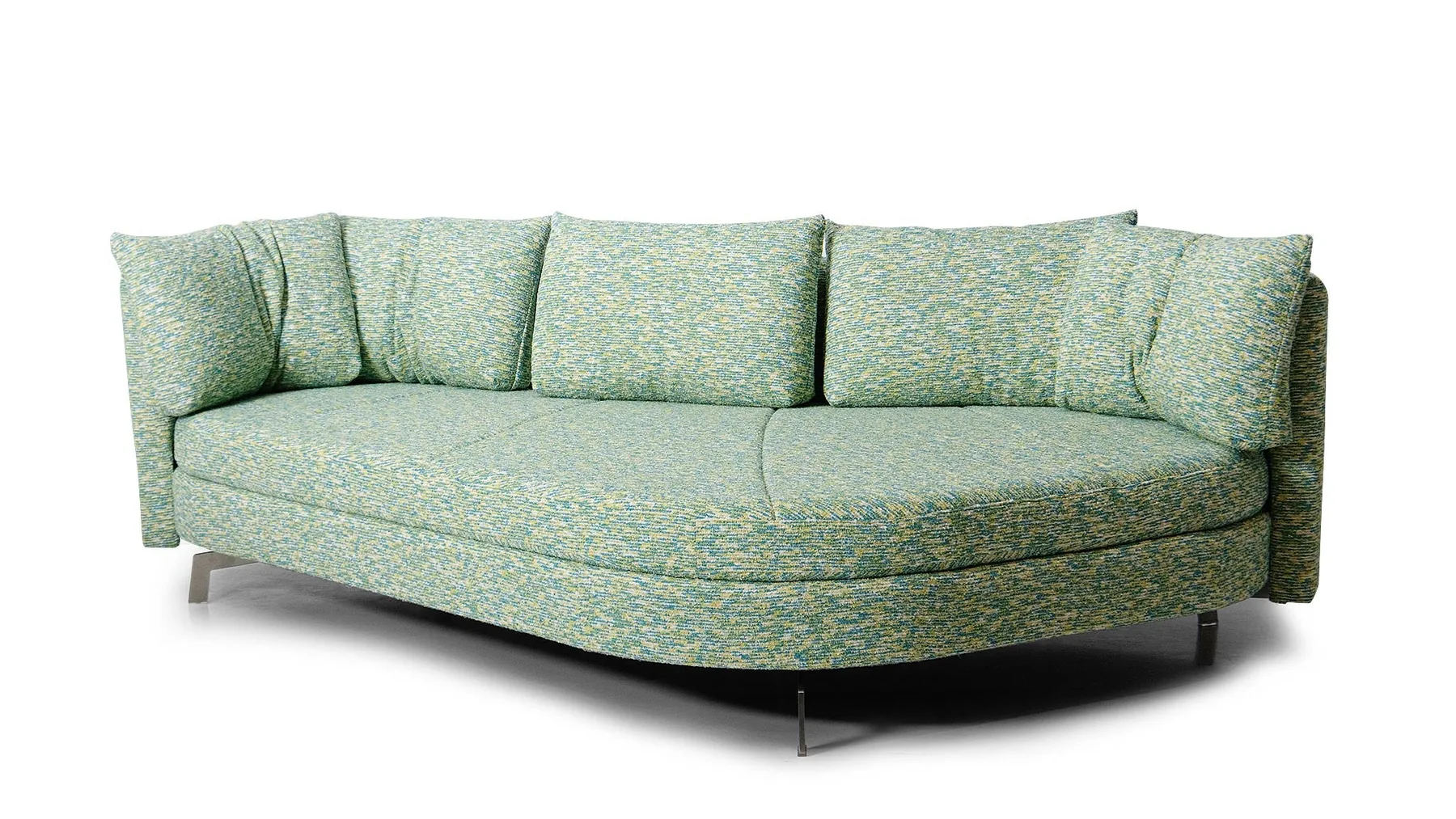 Ein grünes Bouclé-Sofa von Desede Switzerland mit silbernem Gestell und Kissen.